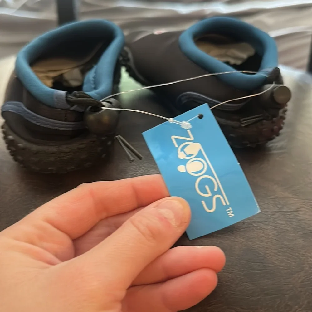 ZOOGS SHARK WATER SHOES: BLACK/BLUE: NEW WITH TAGS: SIZE 3